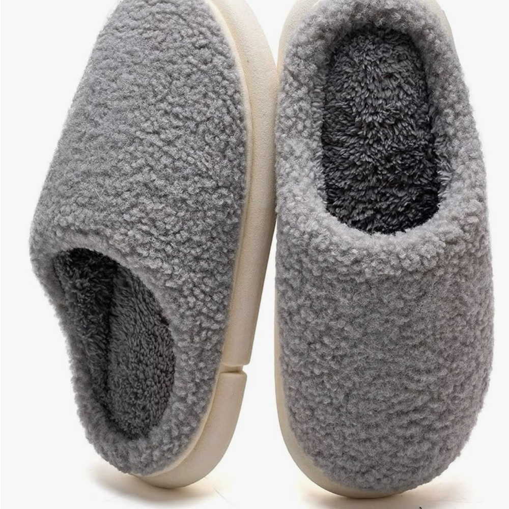 NWT WateLves Women’s Pillow Warm Memory Foam Slippers with Custom Letter Stick